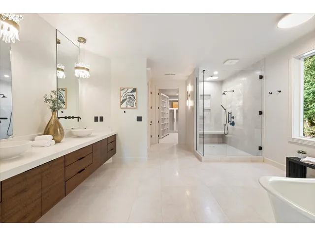 $2,850,000 | 2150 North 14th Street, Washougal, WA 98671