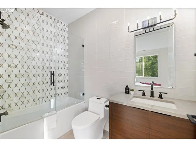 $2,850,000 | 2150 North 14th Street, Washougal, WA 98671