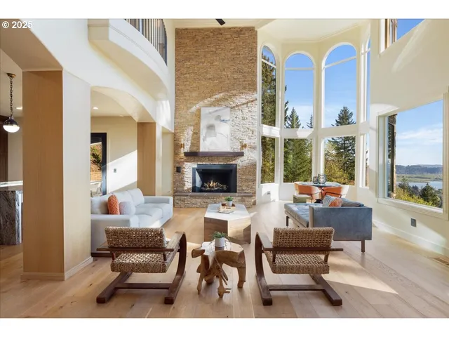$2,850,000 | 2150 North 14th Street, Washougal, WA 98671