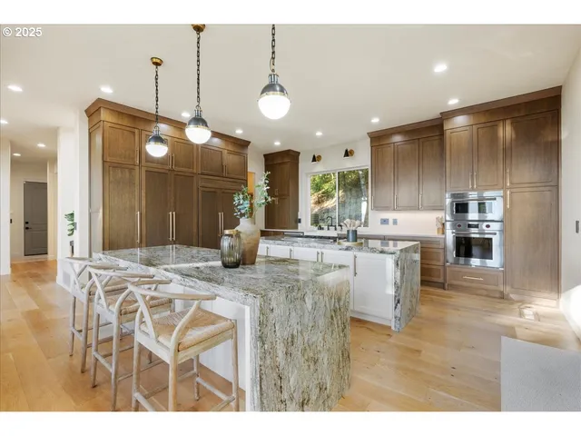 $2,850,000 | 2150 North 14th Street, Washougal, WA 98671