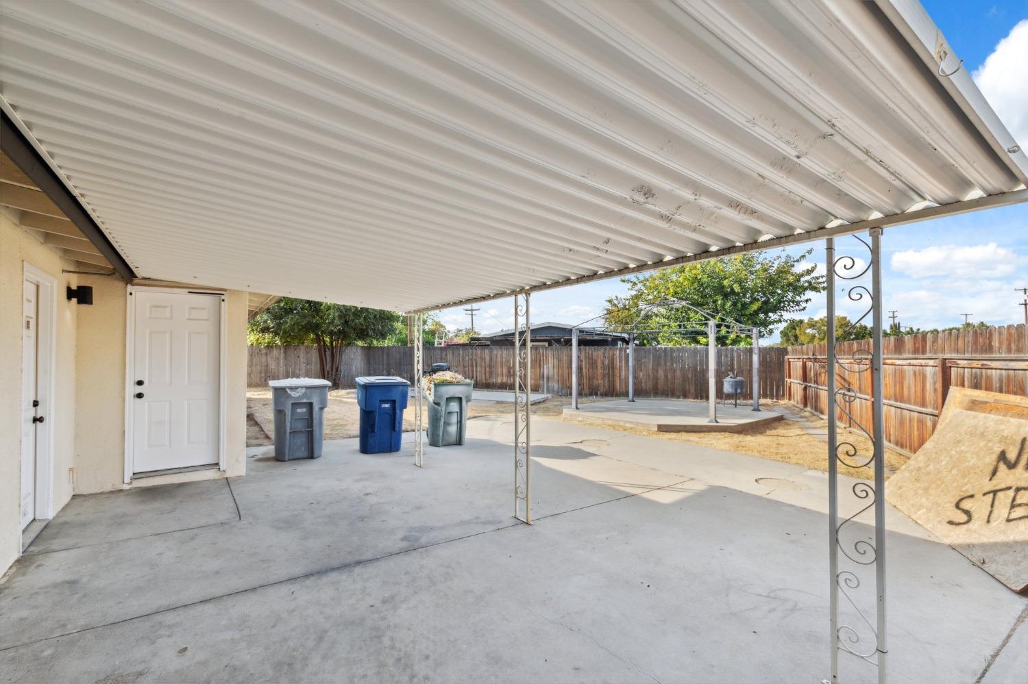 345 Gettysburg Clovis, CA 93612 - Photo 22 of 25 a view of a backyard