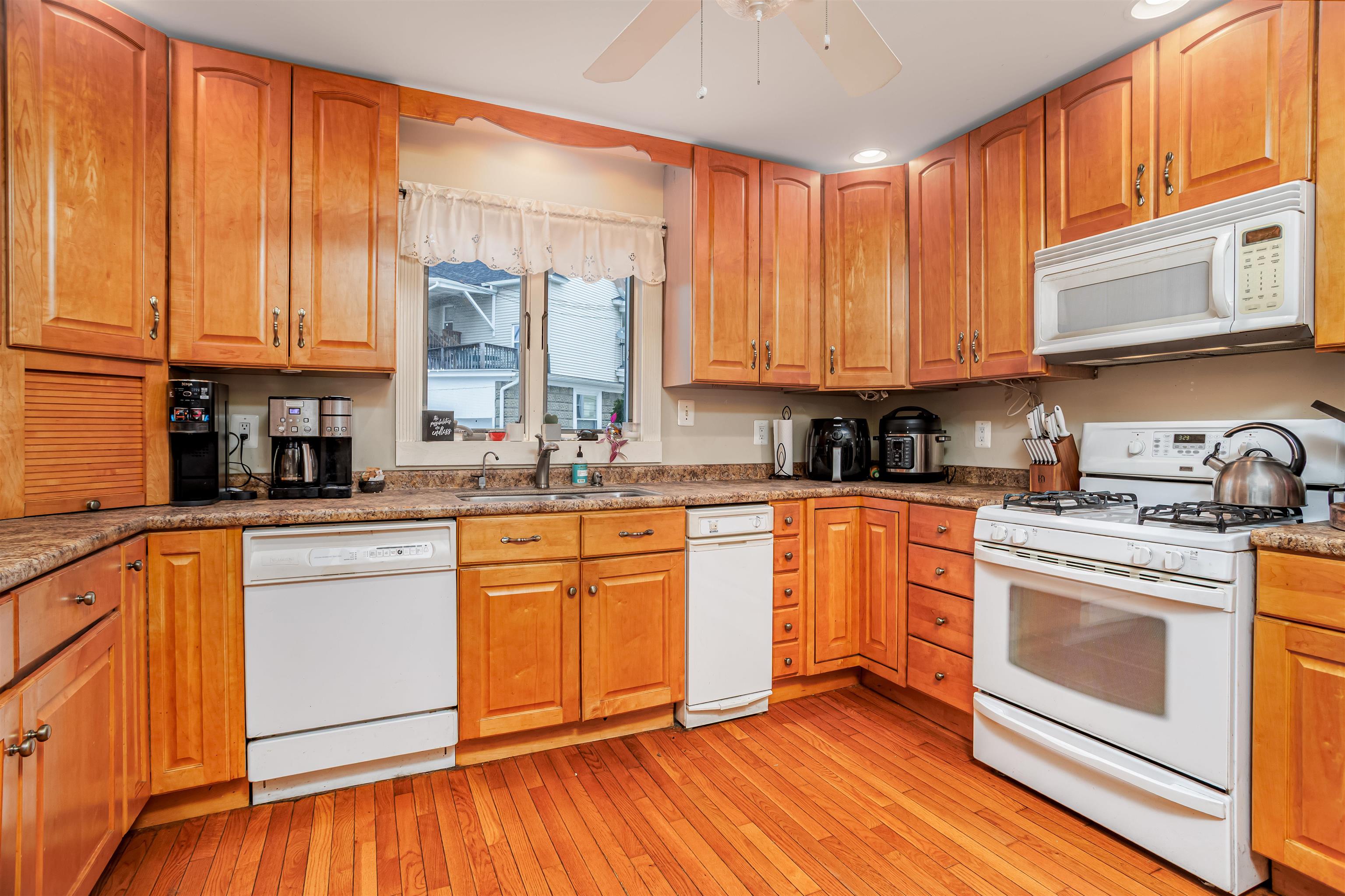 753 Rimmon Street Manchester, NH 03102 - Photo 12 of 40