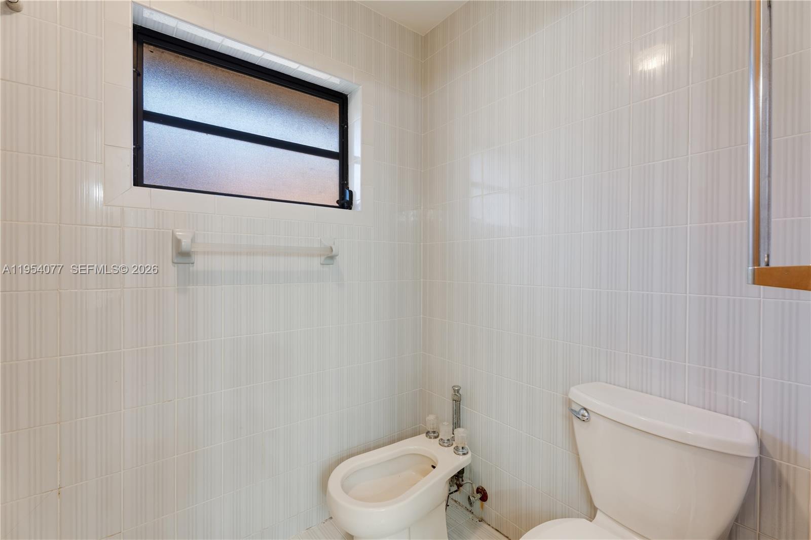 3895 Southwest 68th Avenue Miami, FL 33155 - Photo 6 of 16