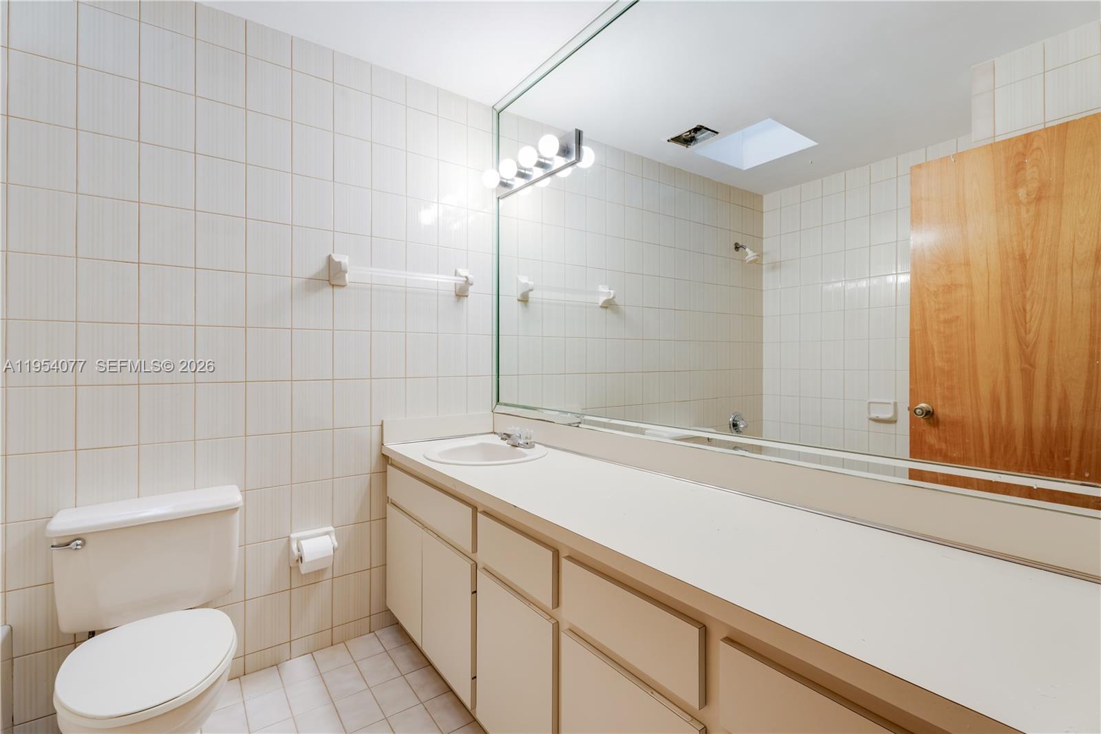 3895 Southwest 68th Avenue Miami, FL 33155 - Photo 10 of 16