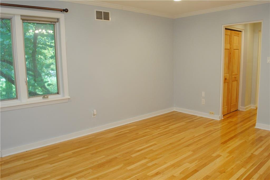 5398 Darlington Road Pittsburgh, PA 15217 - Photo 17 of 25 Gallery Image 17
