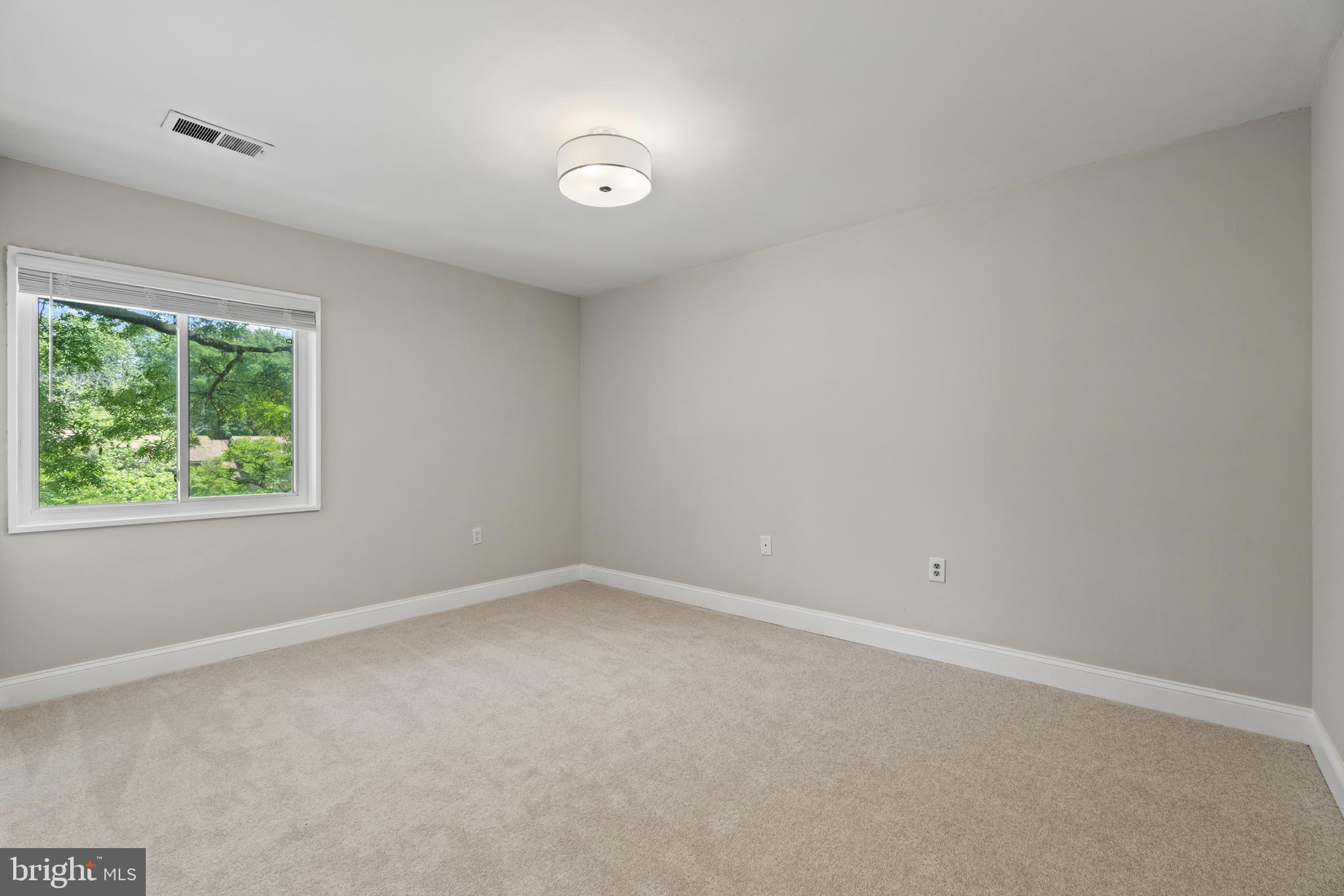 1411 Northgate Square, Unit 21B Reston, VA 20190 - Photo 14 of 19 Master bedroom