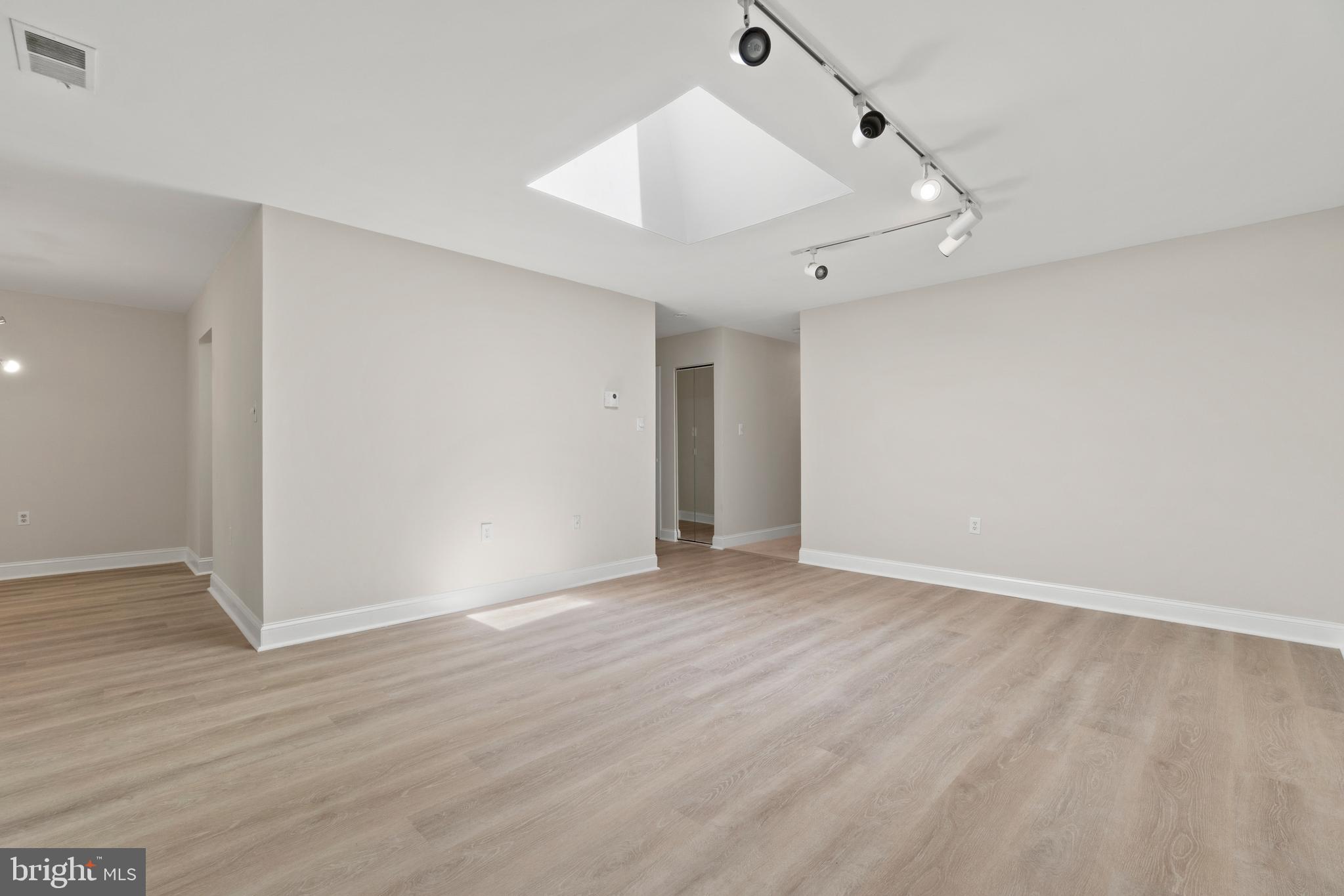 1411 Northgate Square, Unit 21B Reston, VA 20190 - Photo 8 of 19 Gallery Image 8