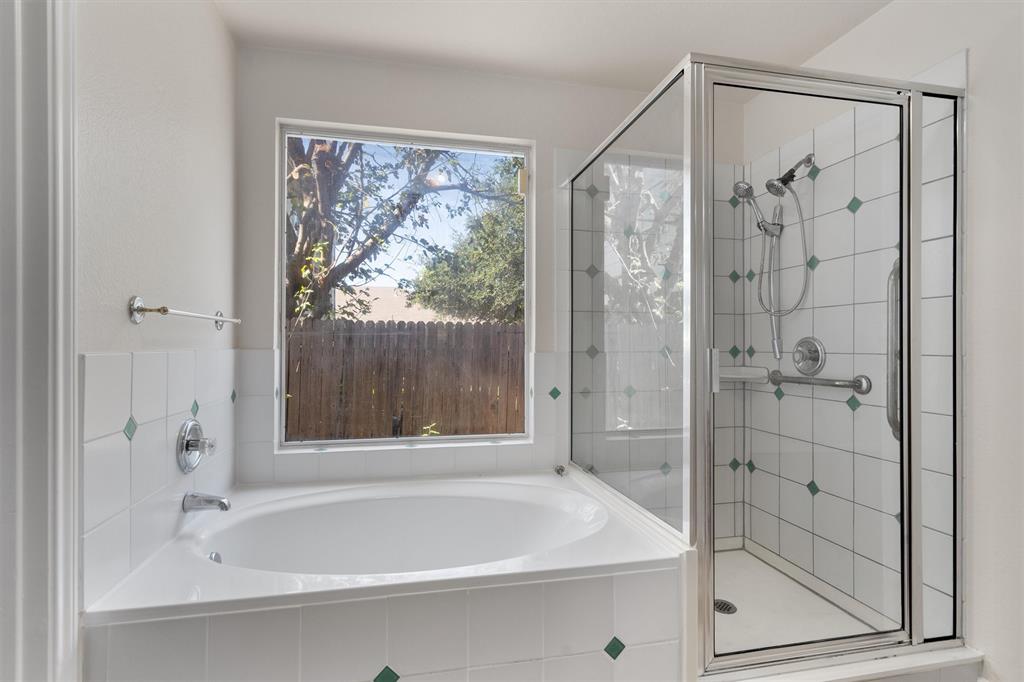 902 Rocking Spur Cove Pflugerville, TX 78660 - Photo 12 of 21 a bathroom with a shower and a bathtub