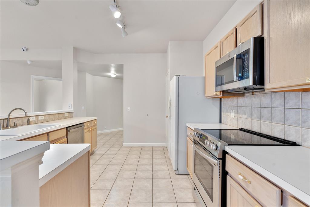 902 Rocking Spur Cove Pflugerville, TX 78660 - Photo 2 of 21 a kitchen with a sink stove and microwave