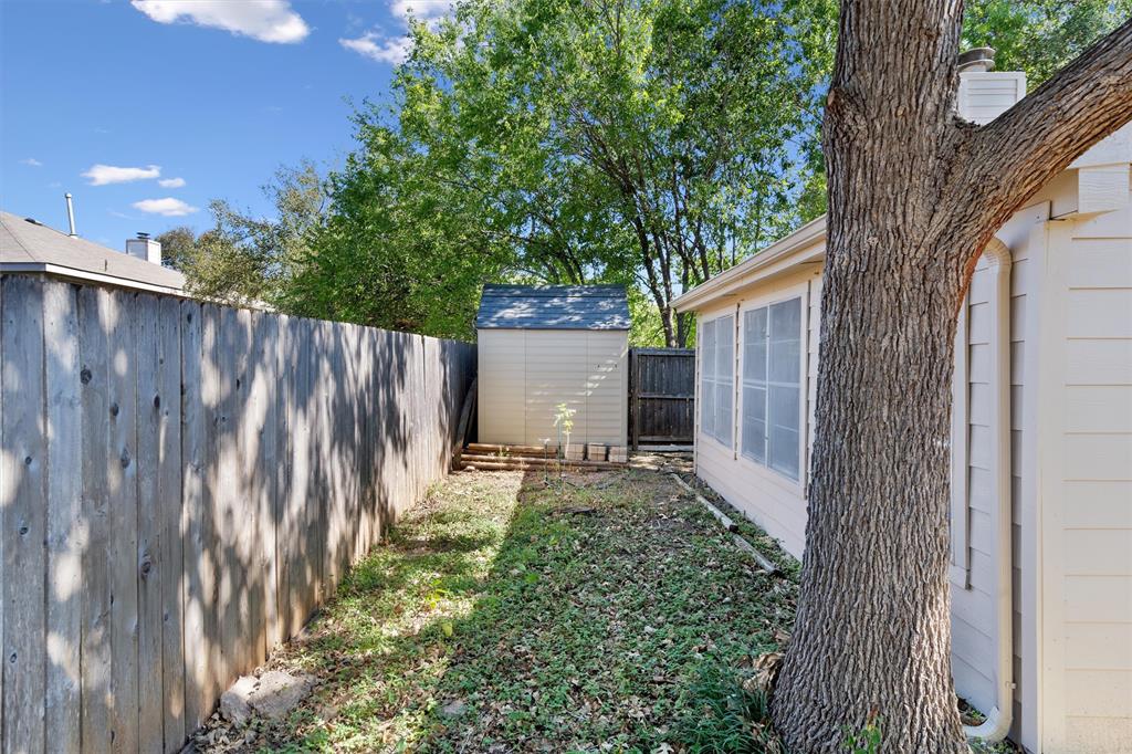 902 Rocking Spur Cove Pflugerville, TX 78660 - Photo 21 of 21 a backyard of a house