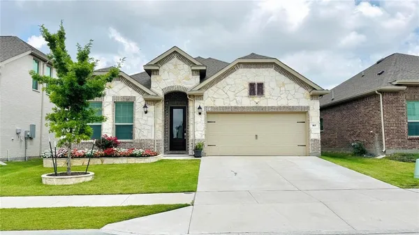 $2,850 | 917 Rosebay Drive, Justin, TX 76247