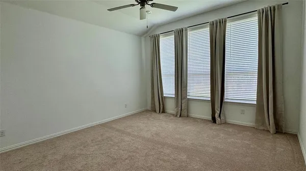 $2,850 | 917 Rosebay Drive, Justin, TX 76247