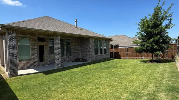 $2,850 | 917 Rosebay Drive, Justin, TX 76247