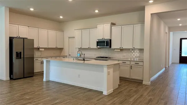 $2,850 | 917 Rosebay Drive, Justin, TX 76247