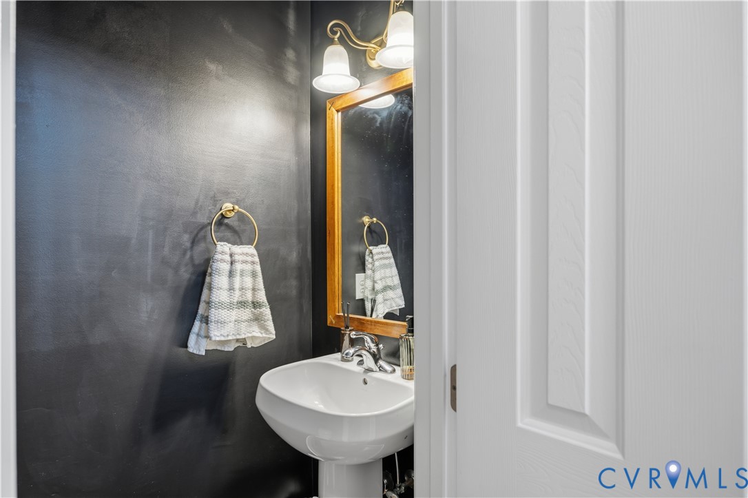 940 Gorham Court Midlothian, VA 23114 - Photo 19 of 45 a bathroom with a sink and a mirror