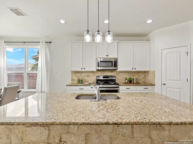 $2,795 | 22438 Akin Fawn, San Antonio, TX 78261