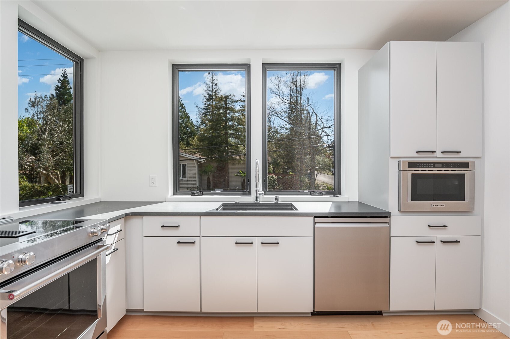 4214 Southwest 100th Street Seattle, WA 98136 - Photo 9 of 18 Gallery Image 9