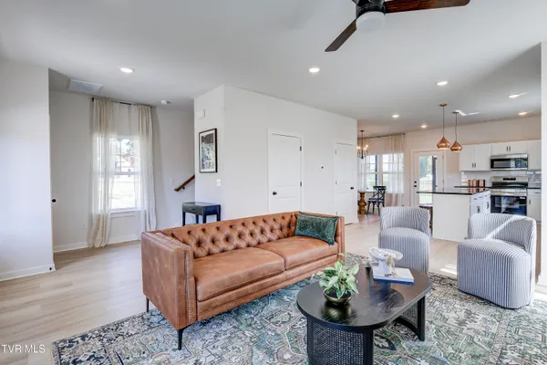 $282,500 | 4201 Gambrel Oaks Street, Blountville, TN 37617