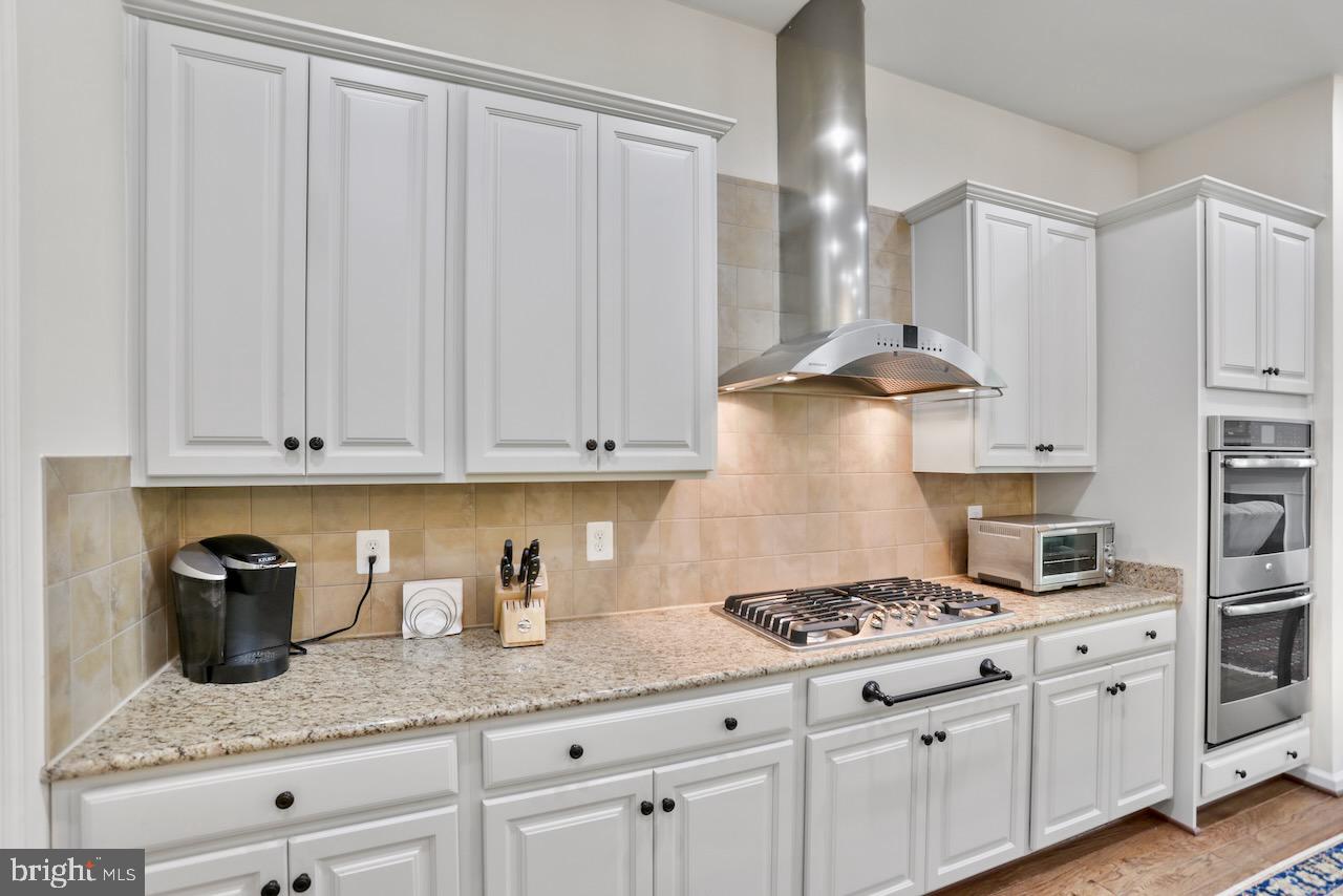 40706 Telluride Court Aldie, VA 20105 - Photo 36 of 70 Gas Cooktop and Stainless Hood