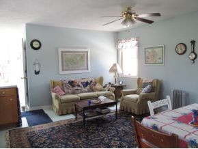 610 Tweed Springs Road Greeneville, TN 37743 - Photo 18 of 23 Living RoomGuest Quarters