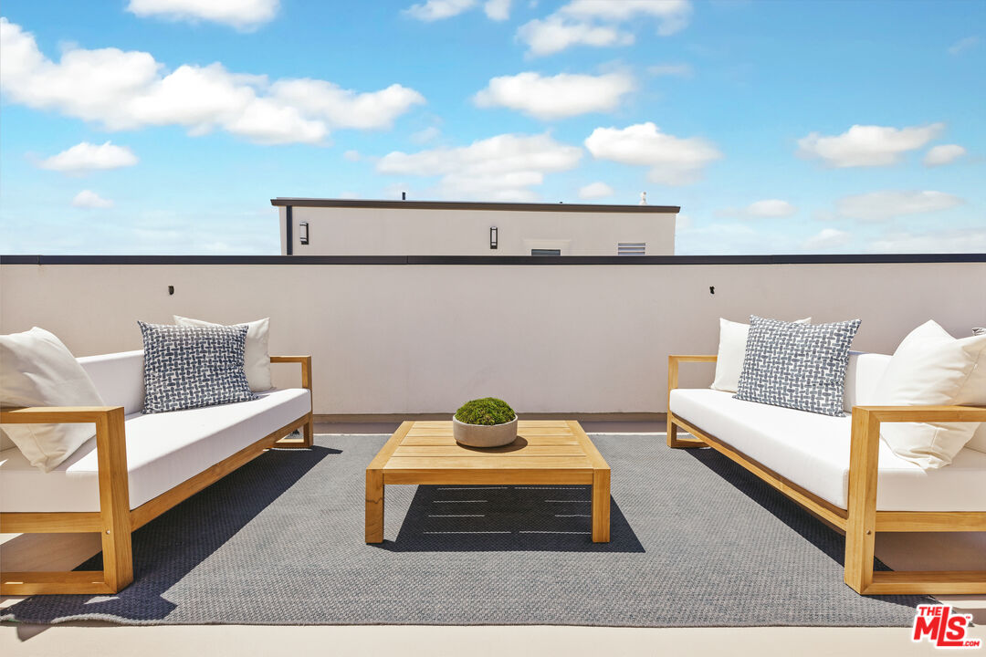 3220 South Barrington Avenue Los Angeles, CA 90066 - Photo 21 of 30 a living room with furniture and a night stand