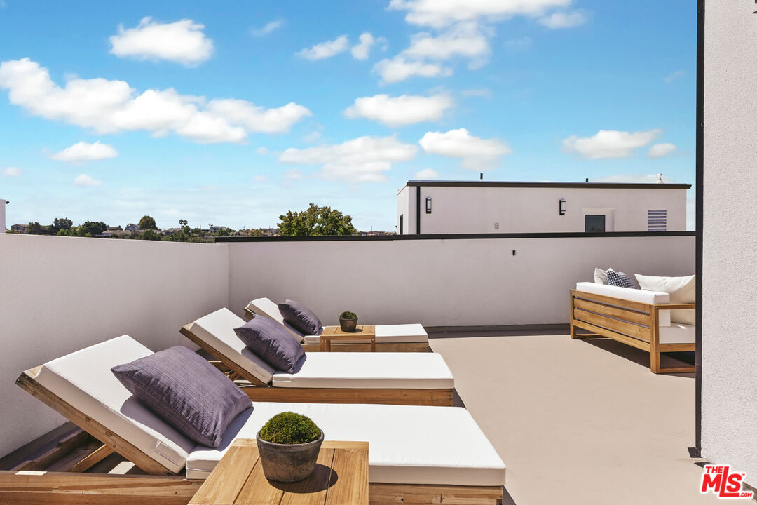 3220 South Barrington Avenue Los Angeles, CA 90066 - Photo 29 of 30 a terrace of a house with outdoor seating