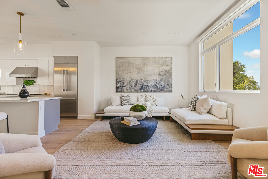 3220 South Barrington Avenue Los Angeles, CA 90066 - Photo 4 of 30 a living room with furniture and a potted plant