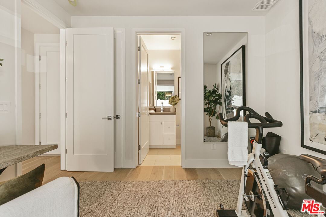 3220 South Barrington Avenue Los Angeles, CA 90066 - Photo 8 of 30 a view of a livingroom with furniture and furniture