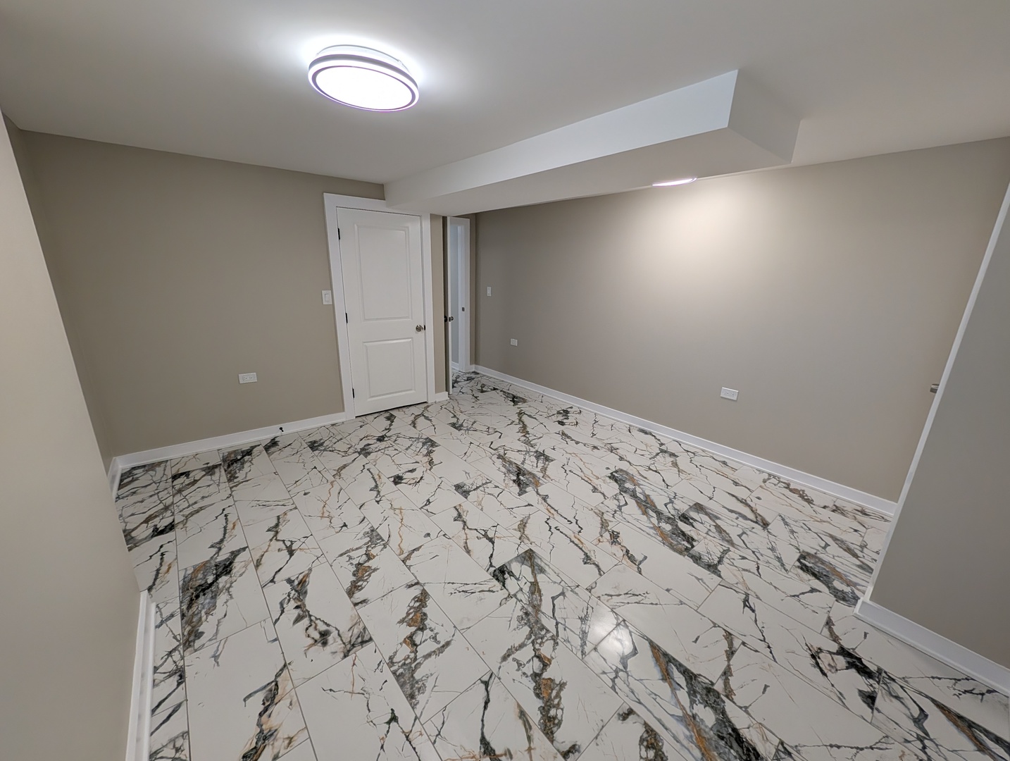 41 West 14th Place, Unit B Chicago Heights, IL 60411 - Photo 13 of 16 a view of a bathroom