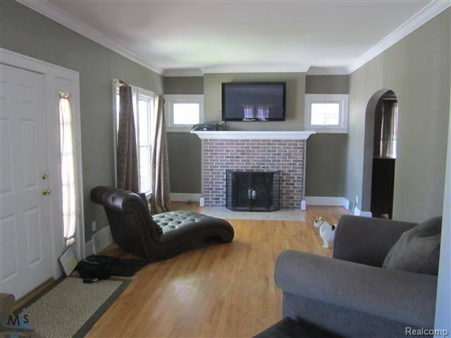 15600 Charles R Avenue Eastpointe, MI 48021 - Photo 5 of 20 31104608-5.jpg