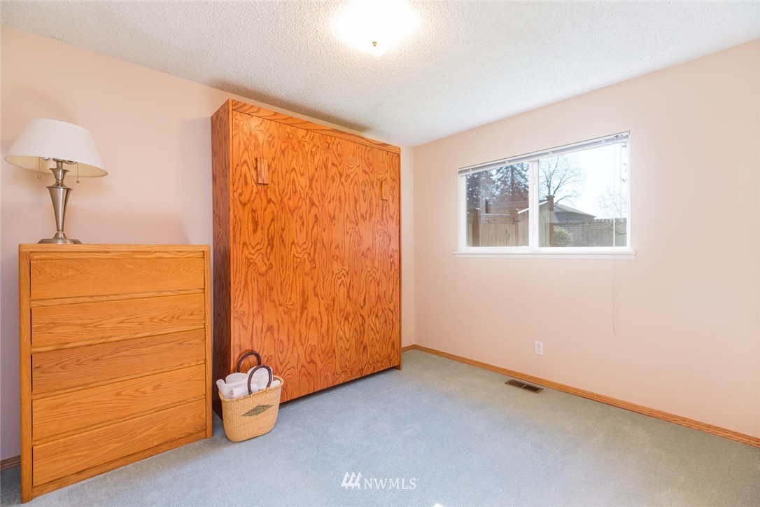 2312 Northeast 10th Place Renton, WA 98056 - Photo 14 of 25 Gallery Image 14