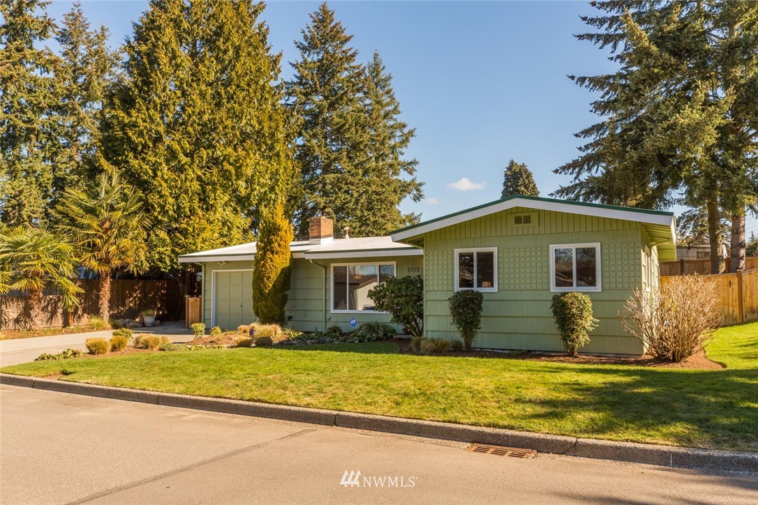 2312 Northeast 10th Place Renton, WA 98056 - Photo 3 of 25 Gallery Image 3