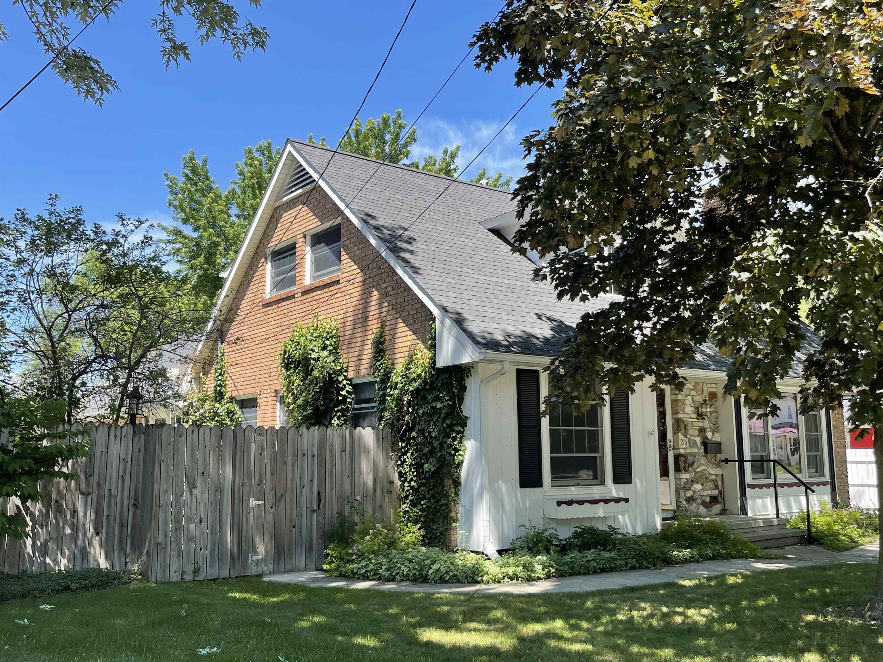 218 John R Boulevard Clare, MI 48617 - Photo 3 of 64 1901361-2.JPG