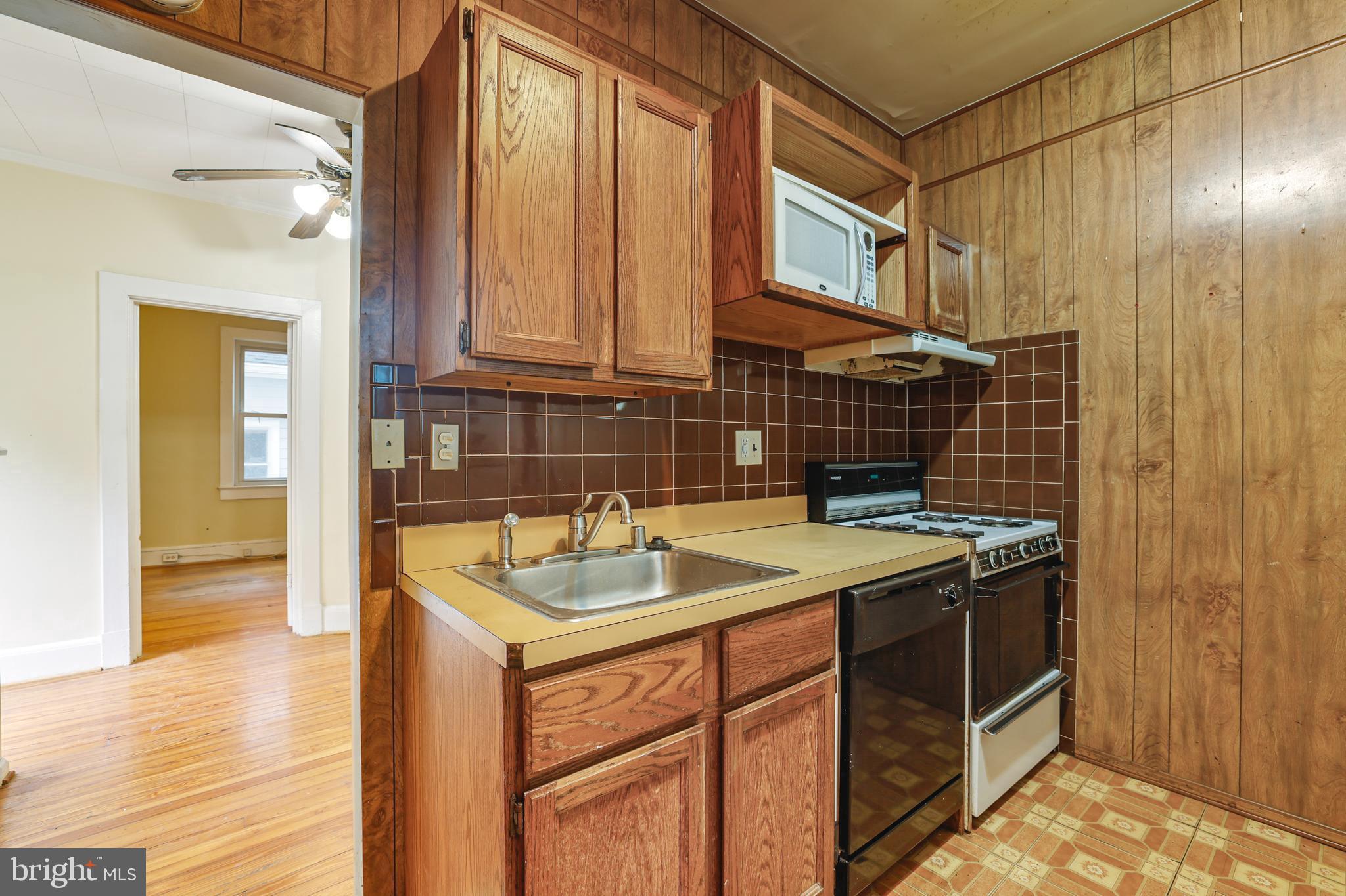 4212 Kennedy Street Hyattsville, MD 20781 - Photo 9 of 38