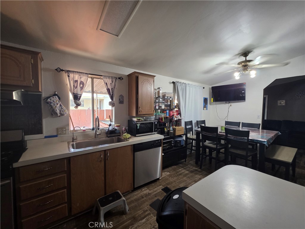 12044 Royal Road, Unit SPC 128 El Cajon, CA 92021 - Photo 4 of 12 a kitchen with lots of counter top space and dining table