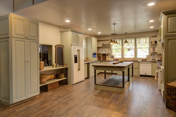 $440,000 | 402 West Lincoln Way, Morrison, IL 61270