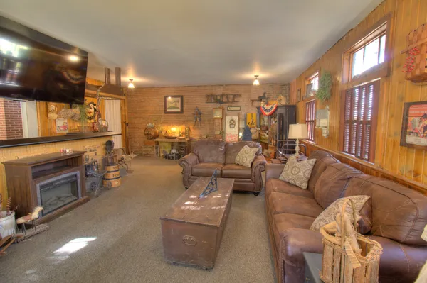 $440,000 | 402 West Lincoln Way, Morrison, IL 61270