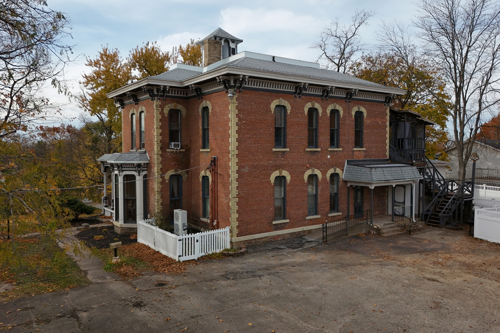 402 West Lincoln Way Morrison, IL 61270 - Photo 4 of 43