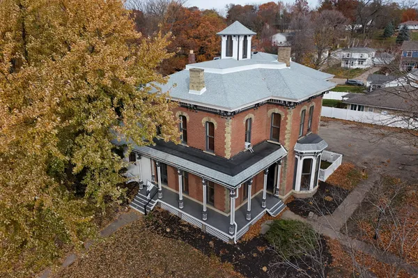 $440,000 | 402 West Lincoln Way, Morrison, IL 61270