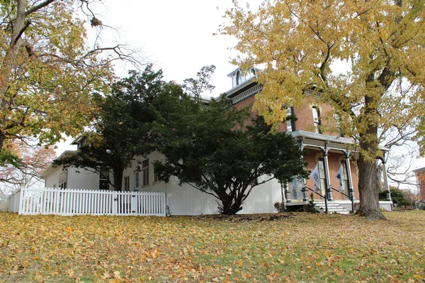 $440,000 | 402 West Lincoln Way, Morrison, IL 61270