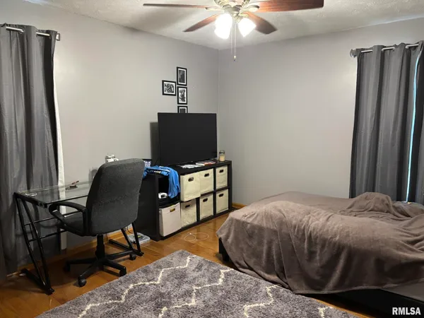$249,900 | 17106 Newmansville Avenue, Petersburg, IL 62675