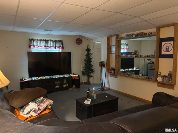 $249,900 | 17106 Newmansville Avenue, Petersburg, IL 62675