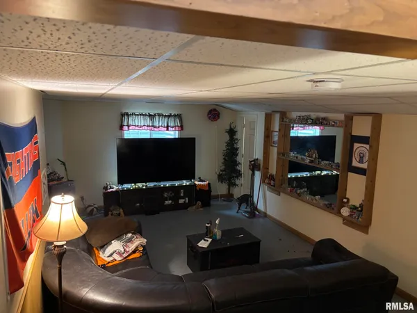 $249,900 | 17106 Newmansville Avenue, Petersburg, IL 62675