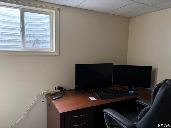 $249,900 | 17106 Newmansville Avenue, Petersburg, IL 62675