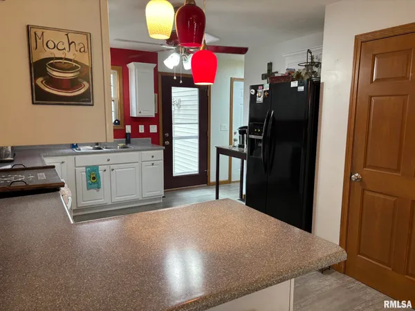 $249,900 | 17106 Newmansville Avenue, Petersburg, IL 62675