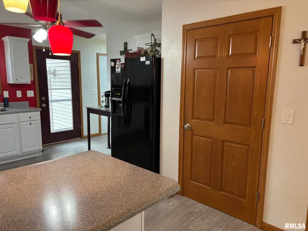 $249,900 | 17106 Newmansville Avenue, Petersburg, IL 62675