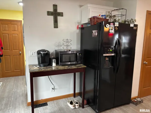 $249,900 | 17106 Newmansville Avenue, Petersburg, IL 62675