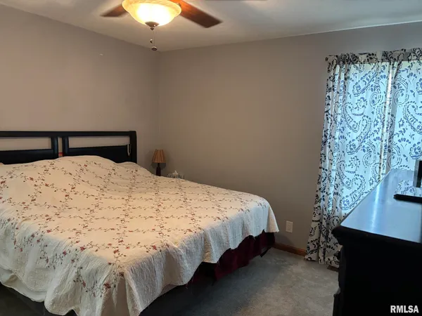 $249,900 | 17106 Newmansville Avenue, Petersburg, IL 62675