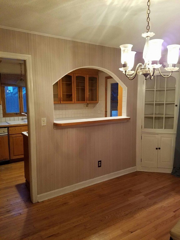 651 Allen Street Springfield, MA 01118 - Photo 4 of 17