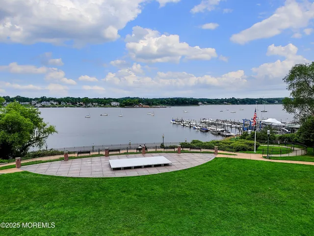 $3,150 | 14 East Front Street, Unit 2R, Red Bank, NJ 07701